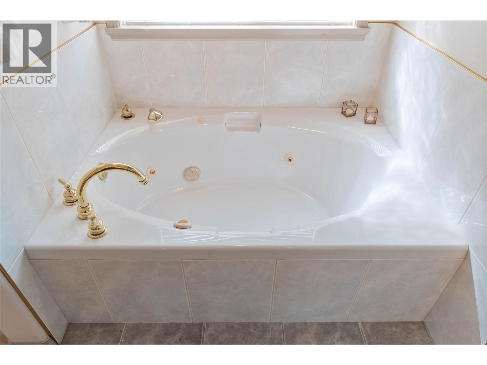 3689 Navatanee Drive, Kamloops, British Columbia  V2H 1S1 - Photo 24 - 10378034