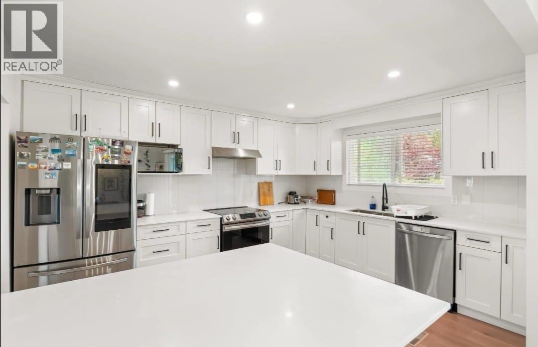 Upper & Lower 1106 Duthie Avenue, Burnaby, British Columbia  V5A 2R4 - Photo 12 - R3098960