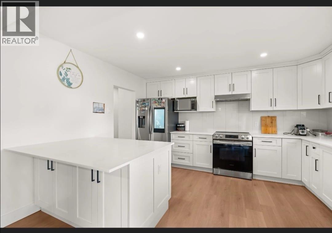 Upper & Lower 1106 Duthie Avenue, Burnaby, British Columbia  V5A 2R4 - Photo 3 - R3098960