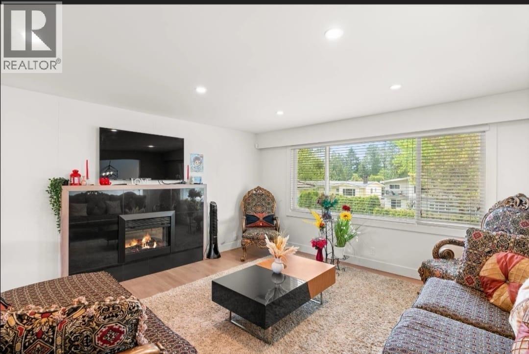 Upper & Lower 1106 Duthie Avenue, Burnaby, British Columbia  V5A 2R4 - Photo 4 - R3098960