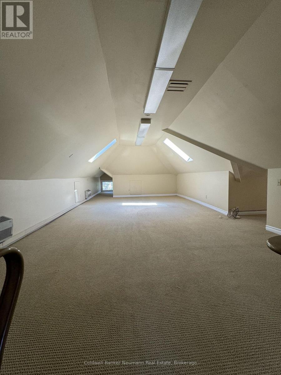 Upper - 376 Woolwich Street, Guelph (Exhibition Park), Ontario  N1H 3W7 - Photo 11 - X12873478