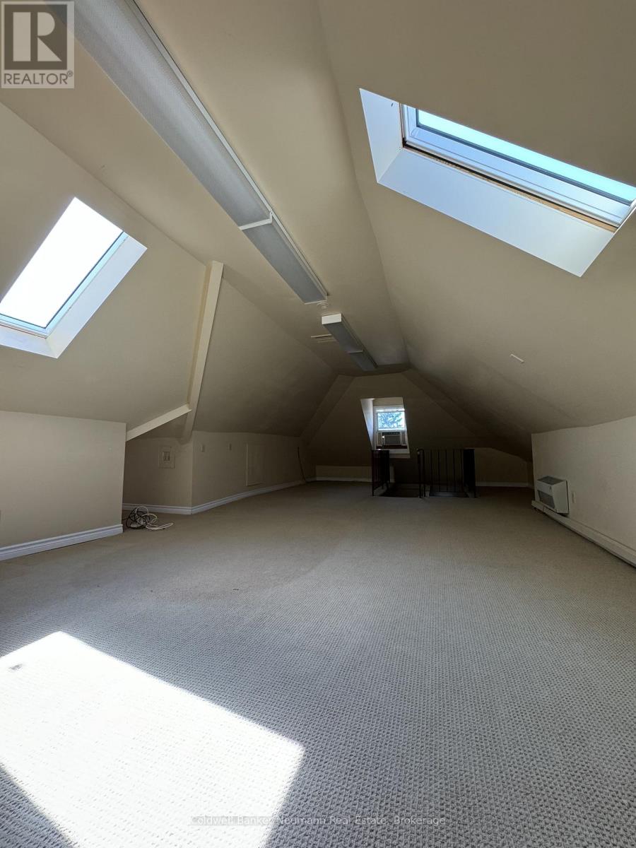 Upper - 376 Woolwich Street, Guelph (Exhibition Park), Ontario  N1H 3W7 - Photo 12 - X12873478