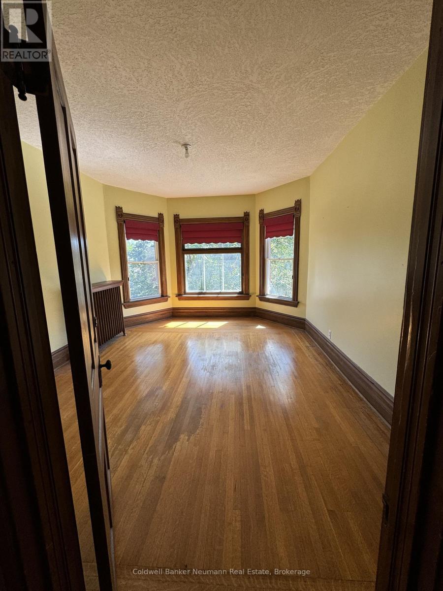 Upper - 376 Woolwich Street, Guelph (Exhibition Park), Ontario  N1H 3W7 - Photo 13 - X12873478