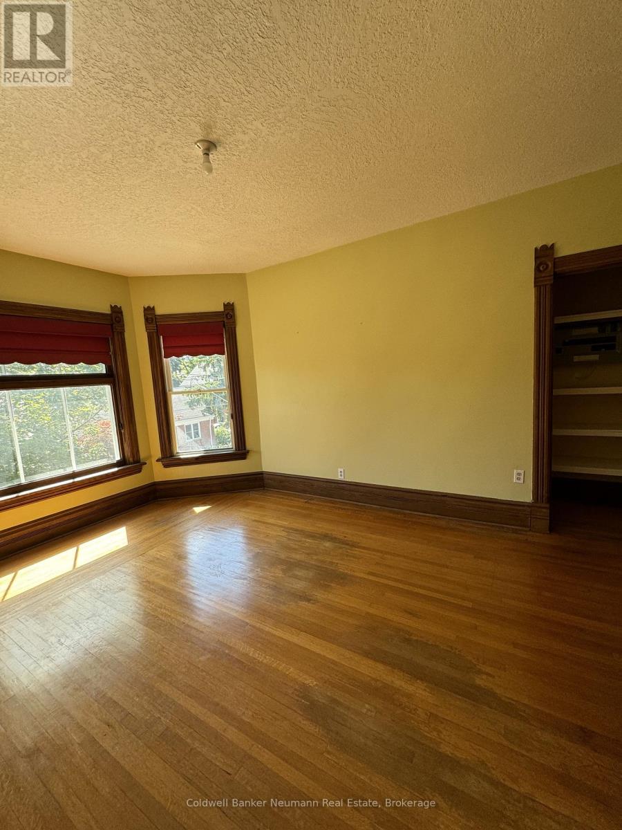 Upper - 376 Woolwich Street, Guelph (Exhibition Park), Ontario  N1H 3W7 - Photo 14 - X12873478