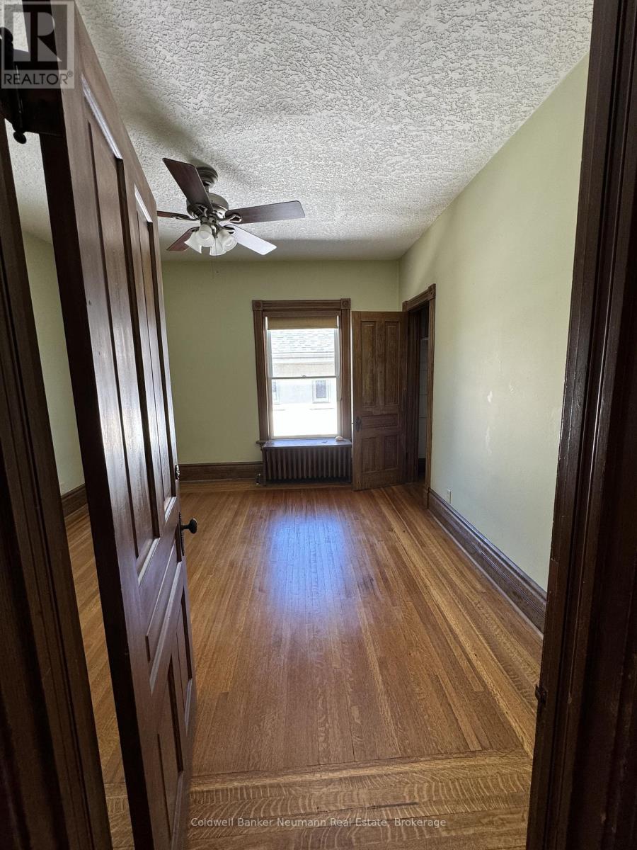 Upper - 376 Woolwich Street, Guelph (Exhibition Park), Ontario  N1H 3W7 - Photo 15 - X12873478