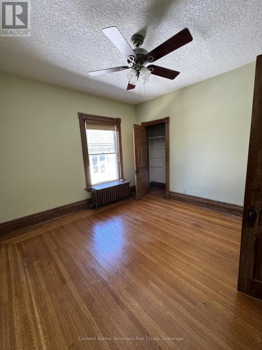 Upper - 376 Woolwich Street, Guelph (Exhibition Park), Ontario  N1H 3W7 - Photo 16 - X12873478