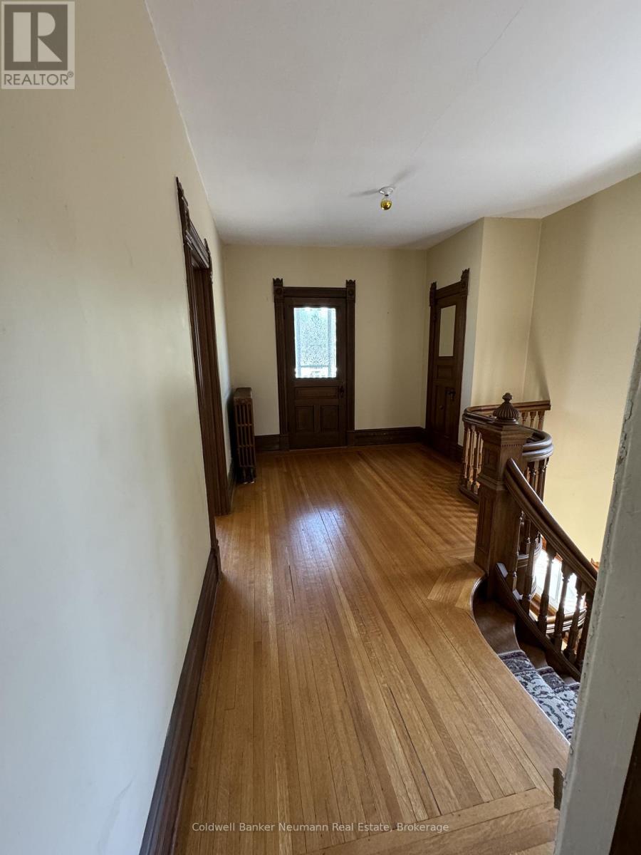 Upper - 376 Woolwich Street, Guelph (Exhibition Park), Ontario  N1H 3W7 - Photo 17 - X12873478