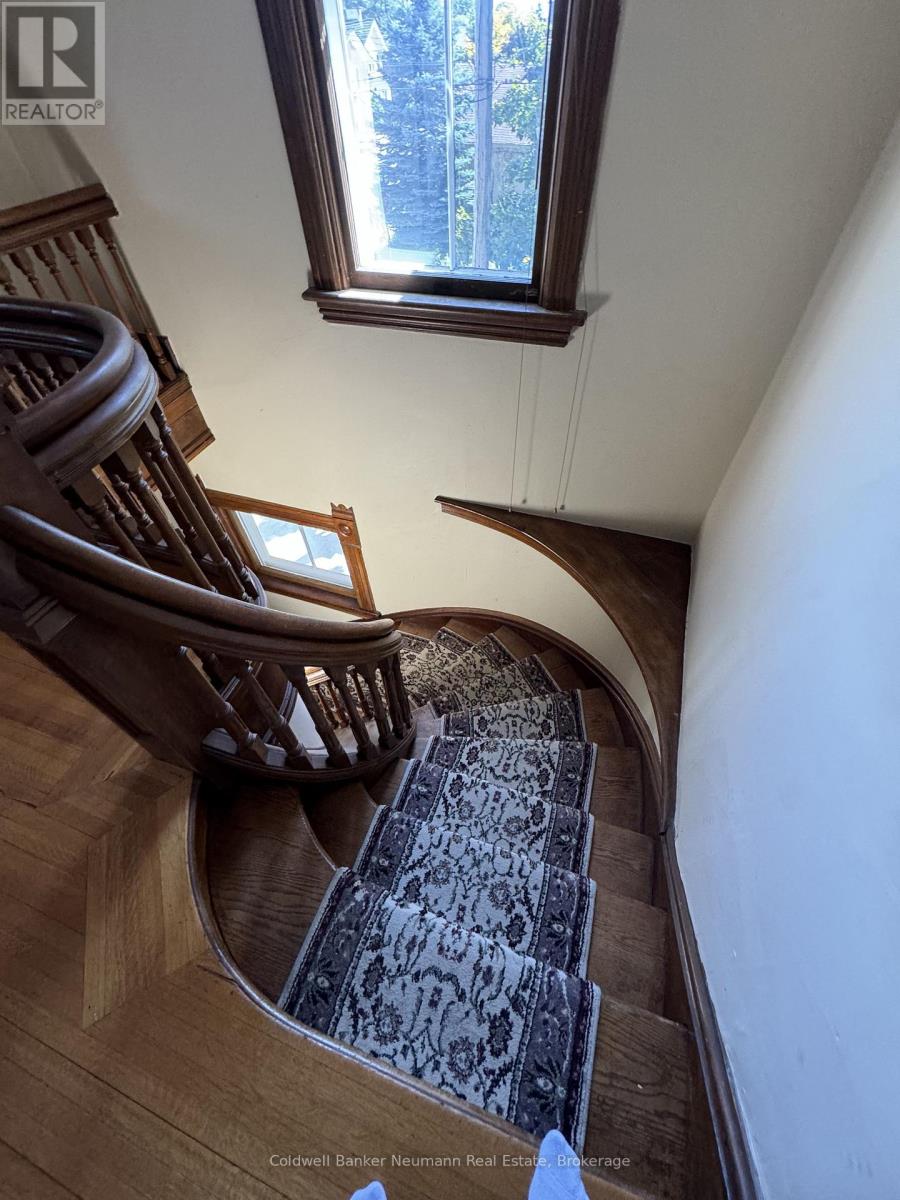 Upper - 376 Woolwich Street, Guelph (Exhibition Park), Ontario  N1H 3W7 - Photo 18 - X12873478