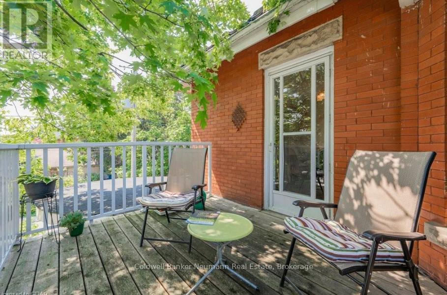 Upper - 376 Woolwich Street, Guelph (Exhibition Park), Ontario  N1H 3W7 - Photo 2 - X12873478