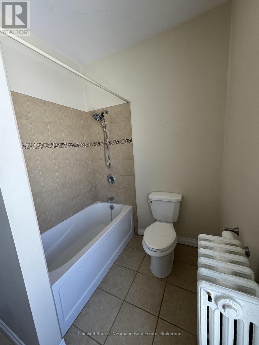 Upper - 376 Woolwich Street, Guelph (Exhibition Park), Ontario  N1H 3W7 - Photo 6 - X12873478