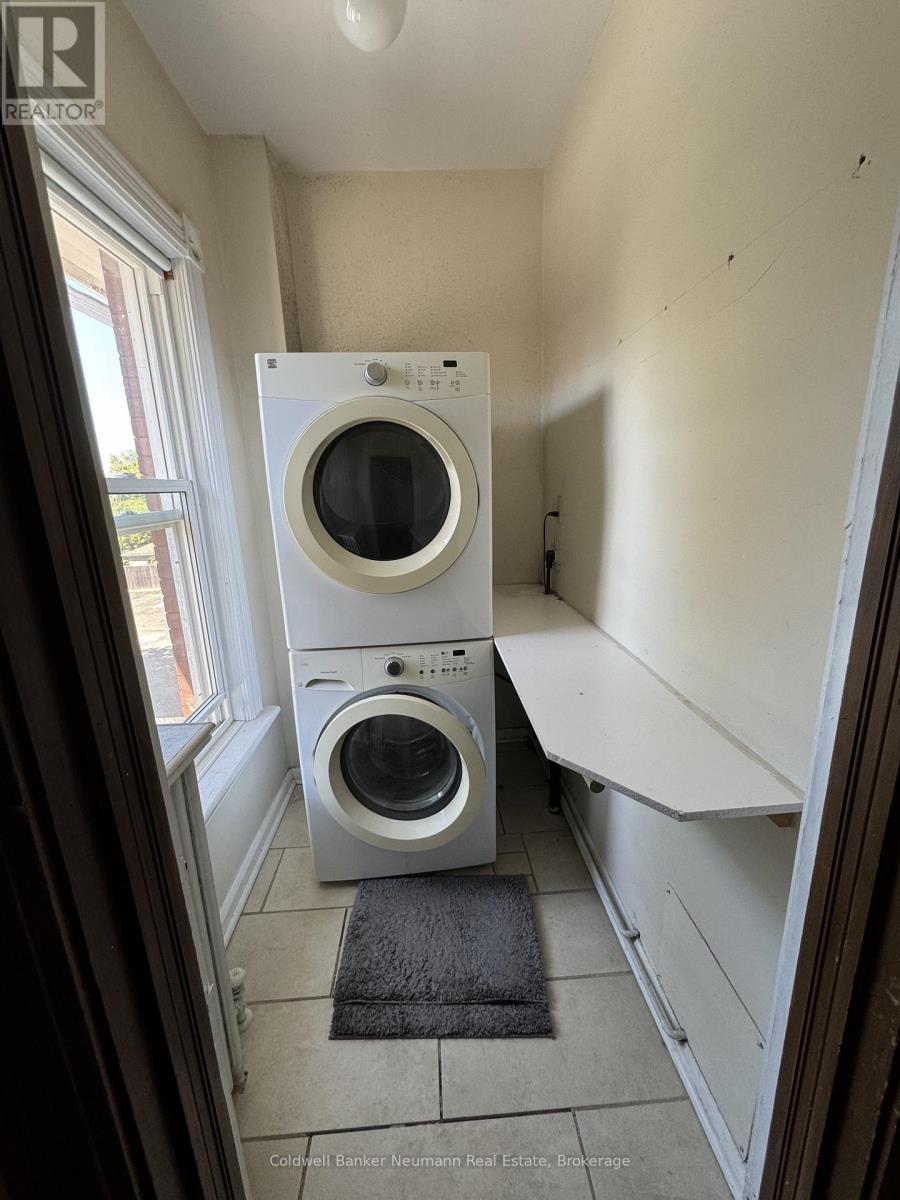 Upper - 376 Woolwich Street, Guelph (Exhibition Park), Ontario  N1H 3W7 - Photo 9 - X12873478