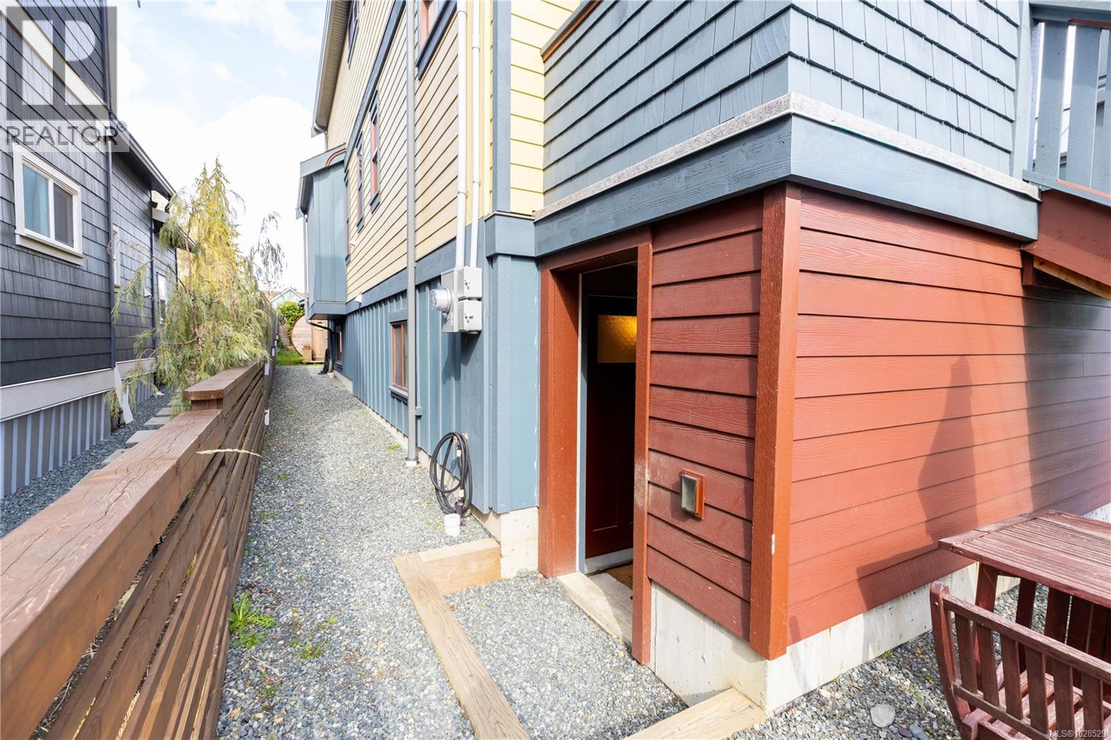 2746 Penrith Ave, Cumberland, British Columbia  V0R 1S0 - Photo 41 - 1028529