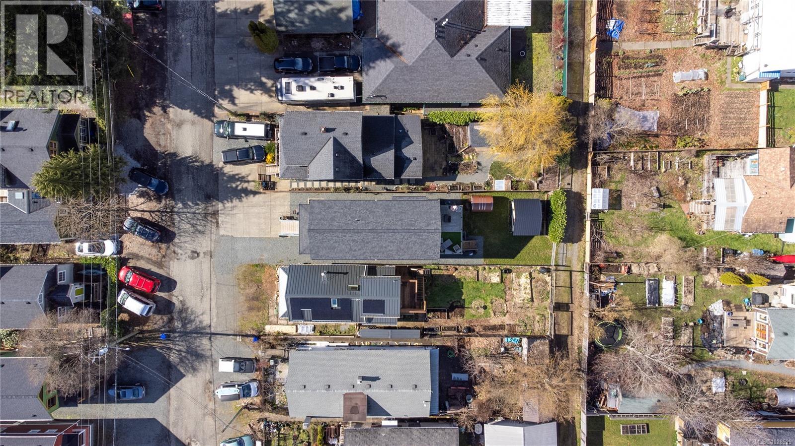 2746 Penrith Ave, Cumberland, British Columbia  V0R 1S0 - Photo 46 - 1028529