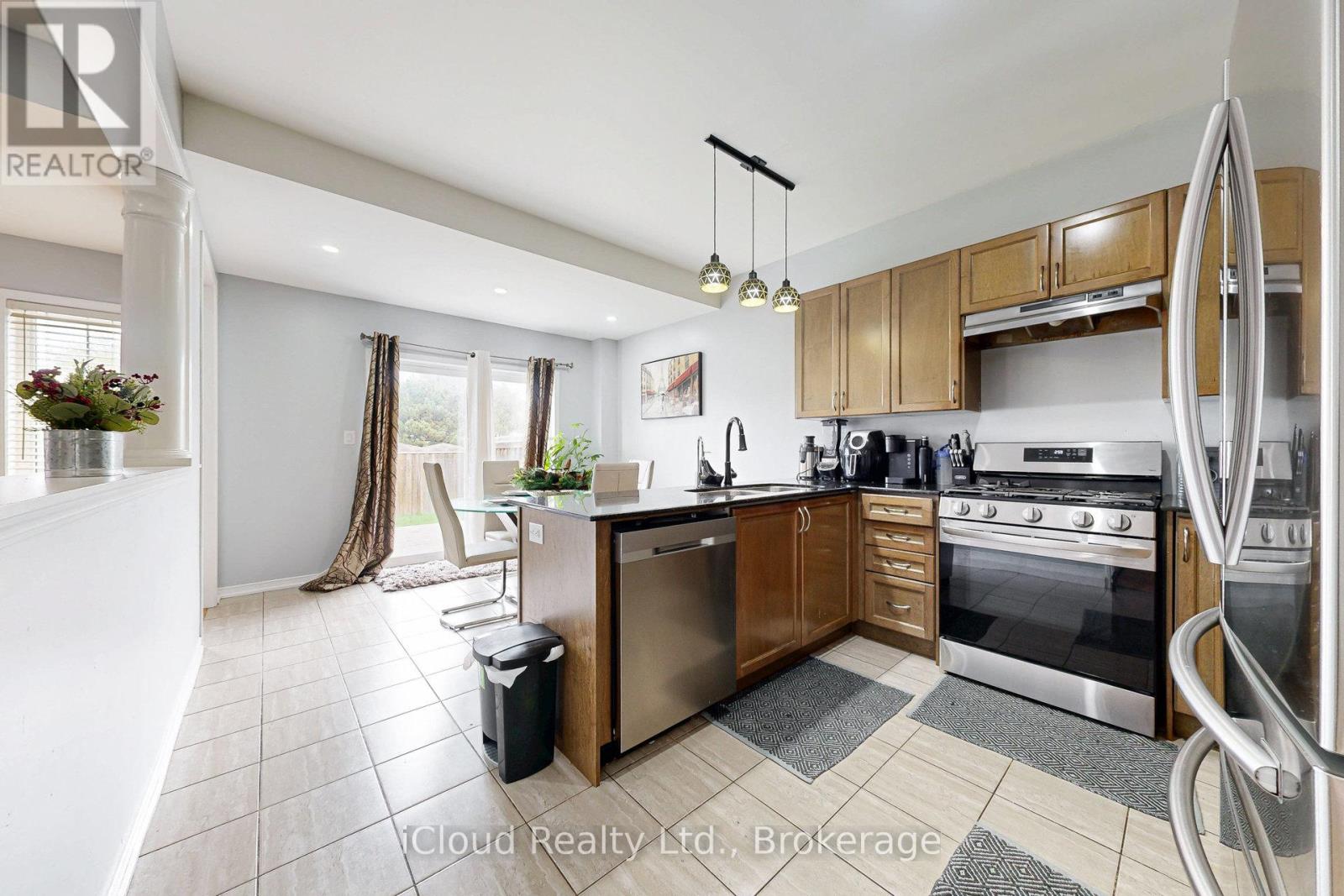 6 Mt Pleasant Avenue, Whitby (Blue Grass Meadows), Ontario  L1N 0C8 - Photo 13 - E12873508