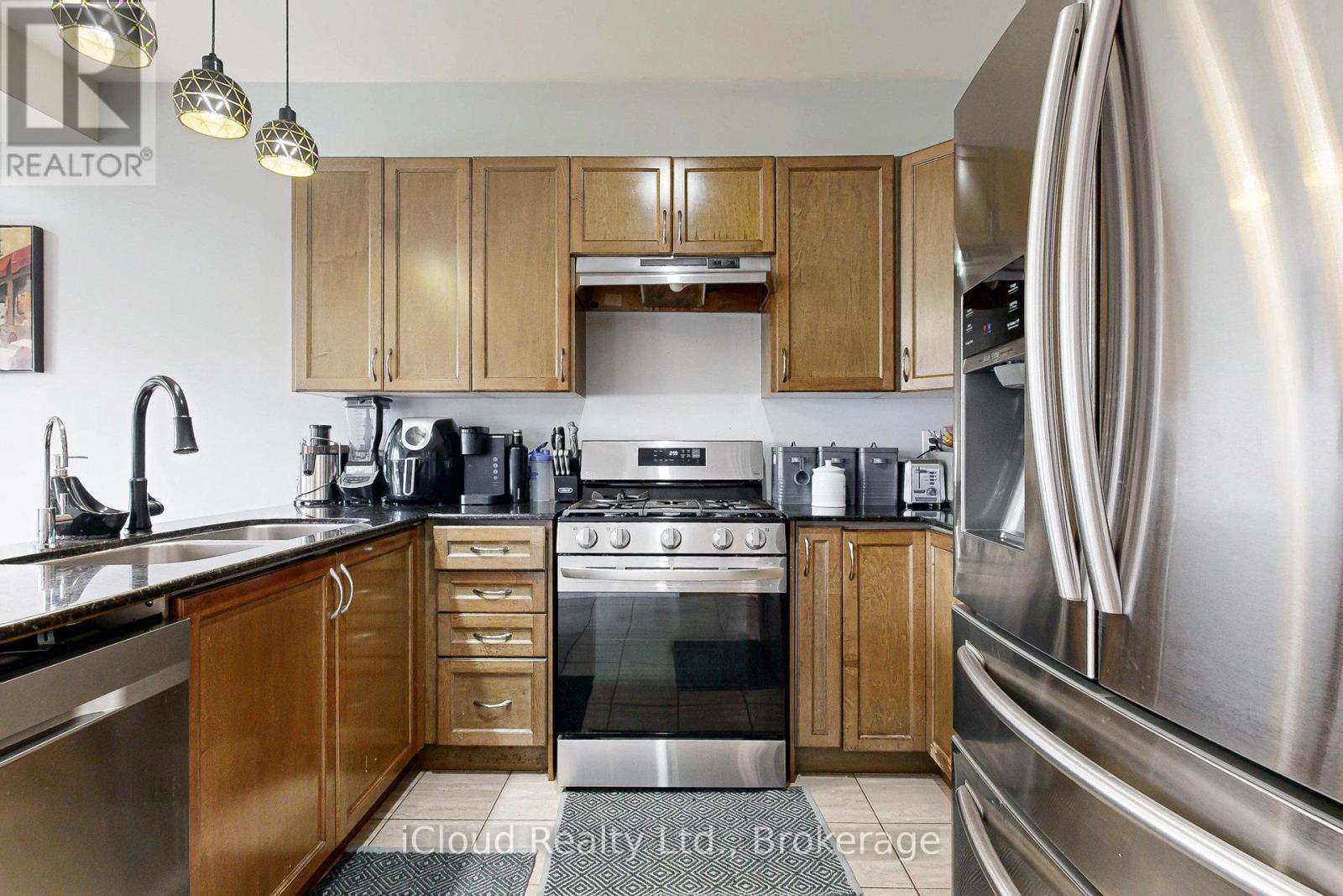 6 Mt Pleasant Avenue, Whitby (Blue Grass Meadows), Ontario  L1N 0C8 - Photo 15 - E12873508