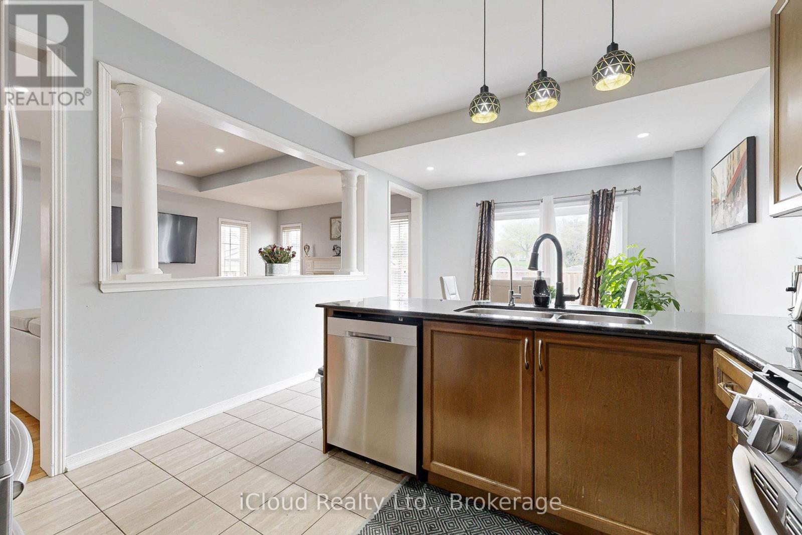 6 Mt Pleasant Avenue, Whitby (Blue Grass Meadows), Ontario  L1N 0C8 - Photo 16 - E12873508