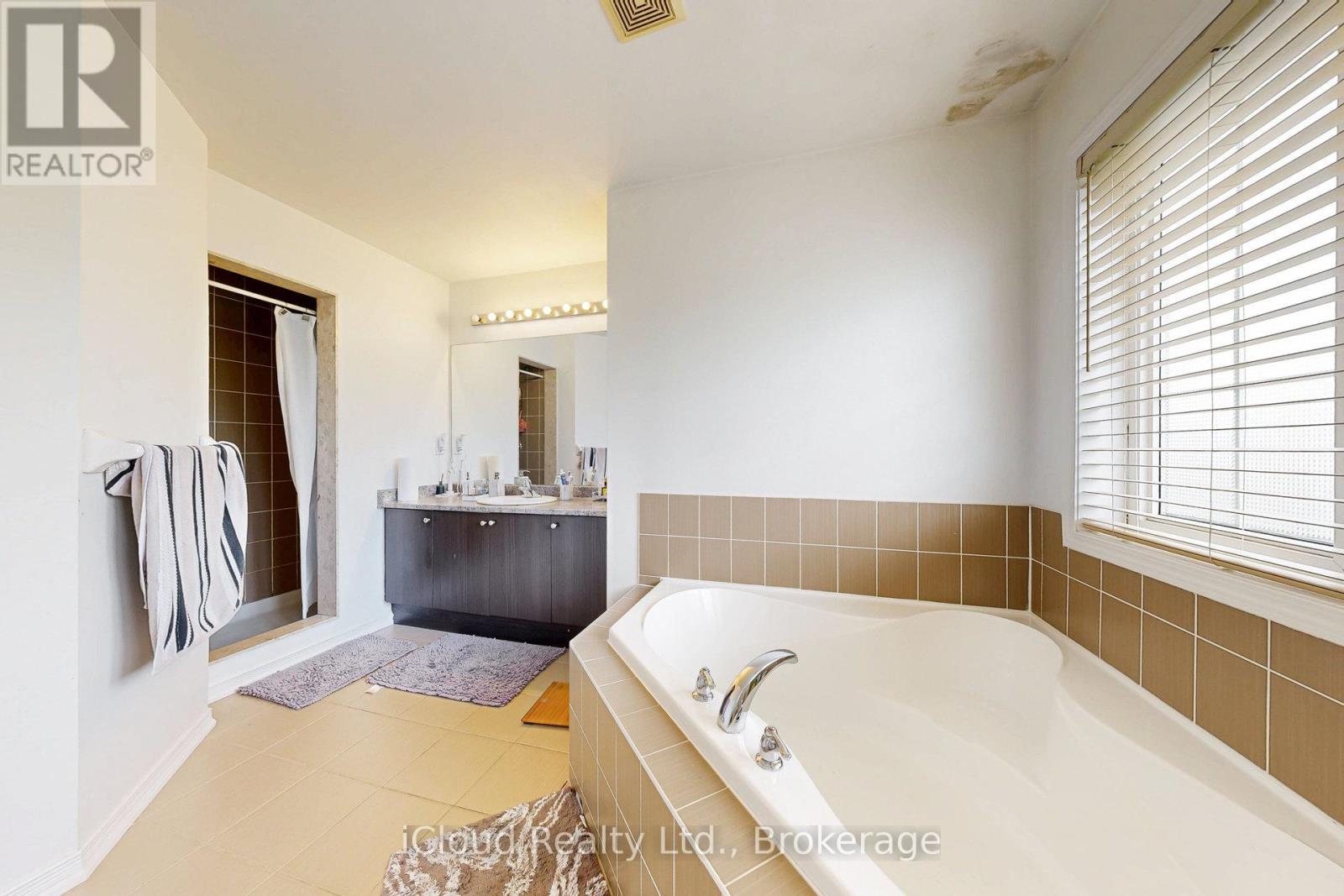 6 Mt Pleasant Avenue, Whitby (Blue Grass Meadows), Ontario  L1N 0C8 - Photo 39 - E12873508