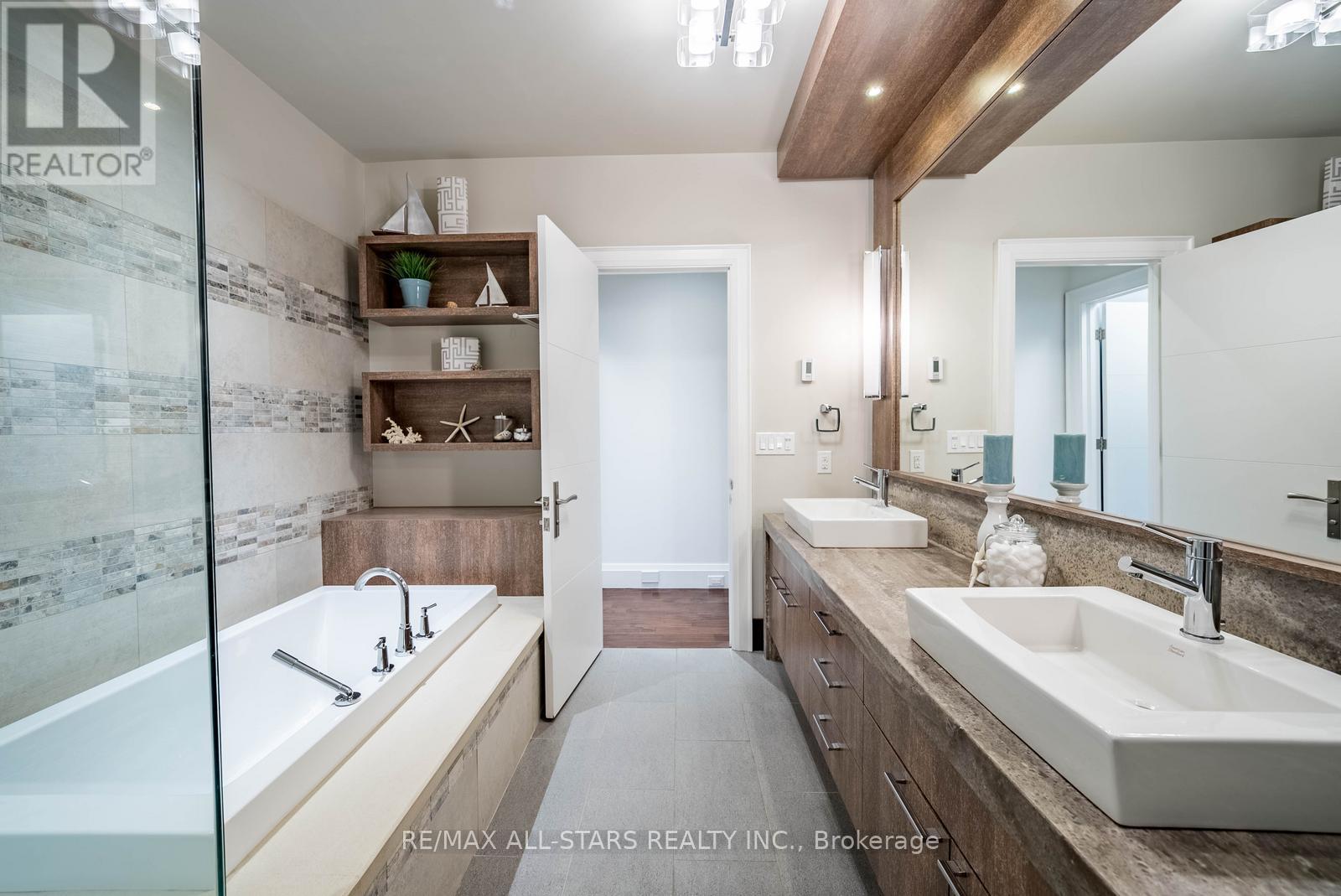 32 Wembley Avenue, Markham, Ontario  L3R 2A9 - Photo 27 - N12873414