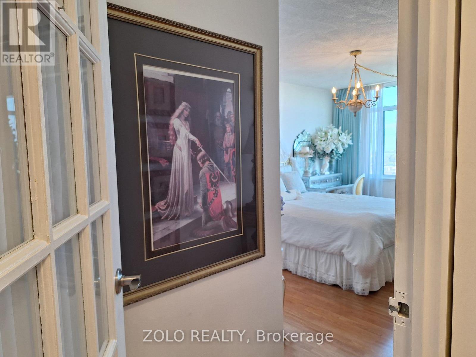 1001 - 300 Webb Drive, Mississauga, Ontario  L5B 3W3 - Photo 8 - W12822200