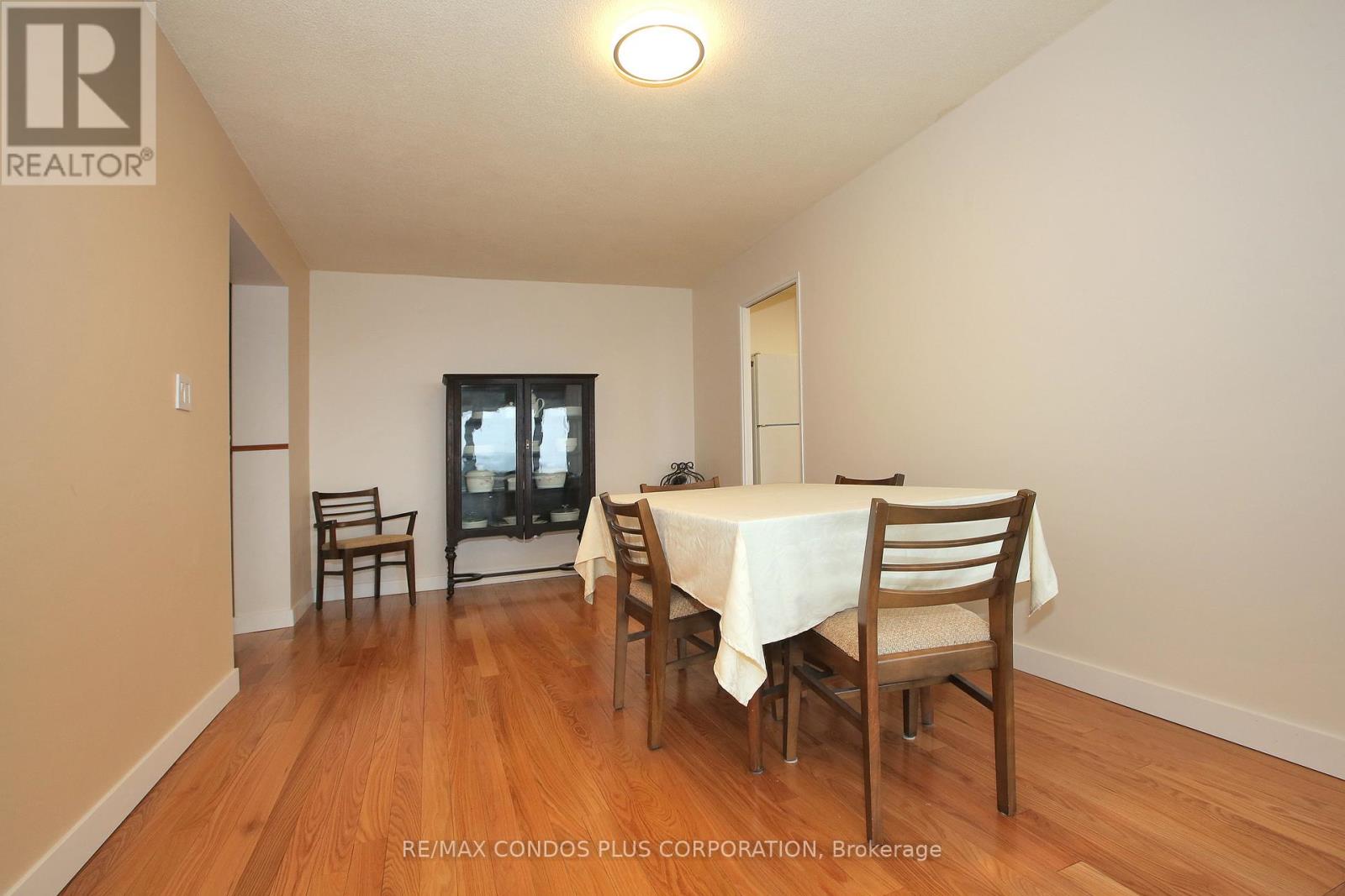 1605 - 260 Scarlett Road, Toronto, Ontario  M6N 4X6 - Photo 10 - W12860032