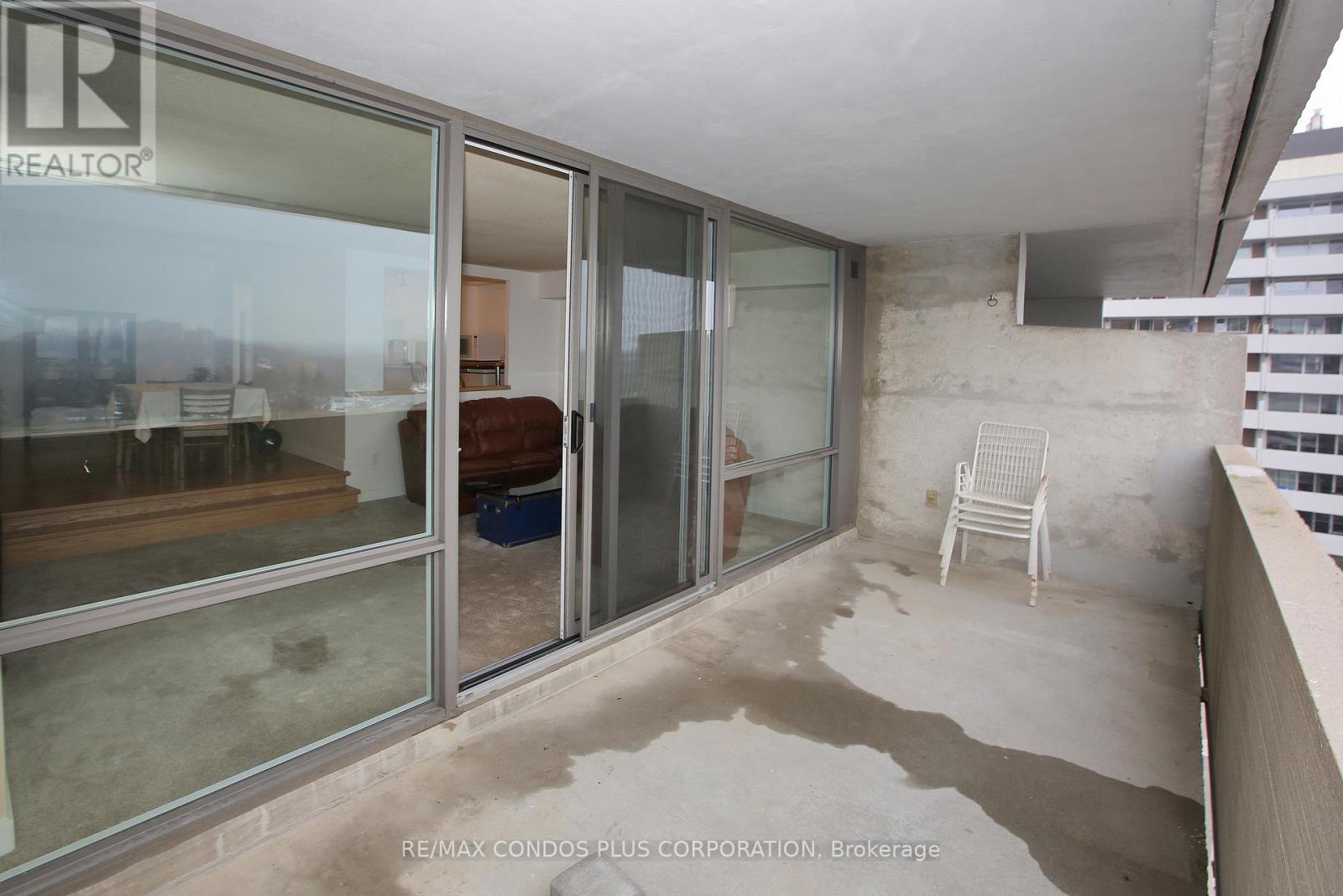 1605 - 260 Scarlett Road, Toronto, Ontario  M6N 4X6 - Photo 30 - W12860032