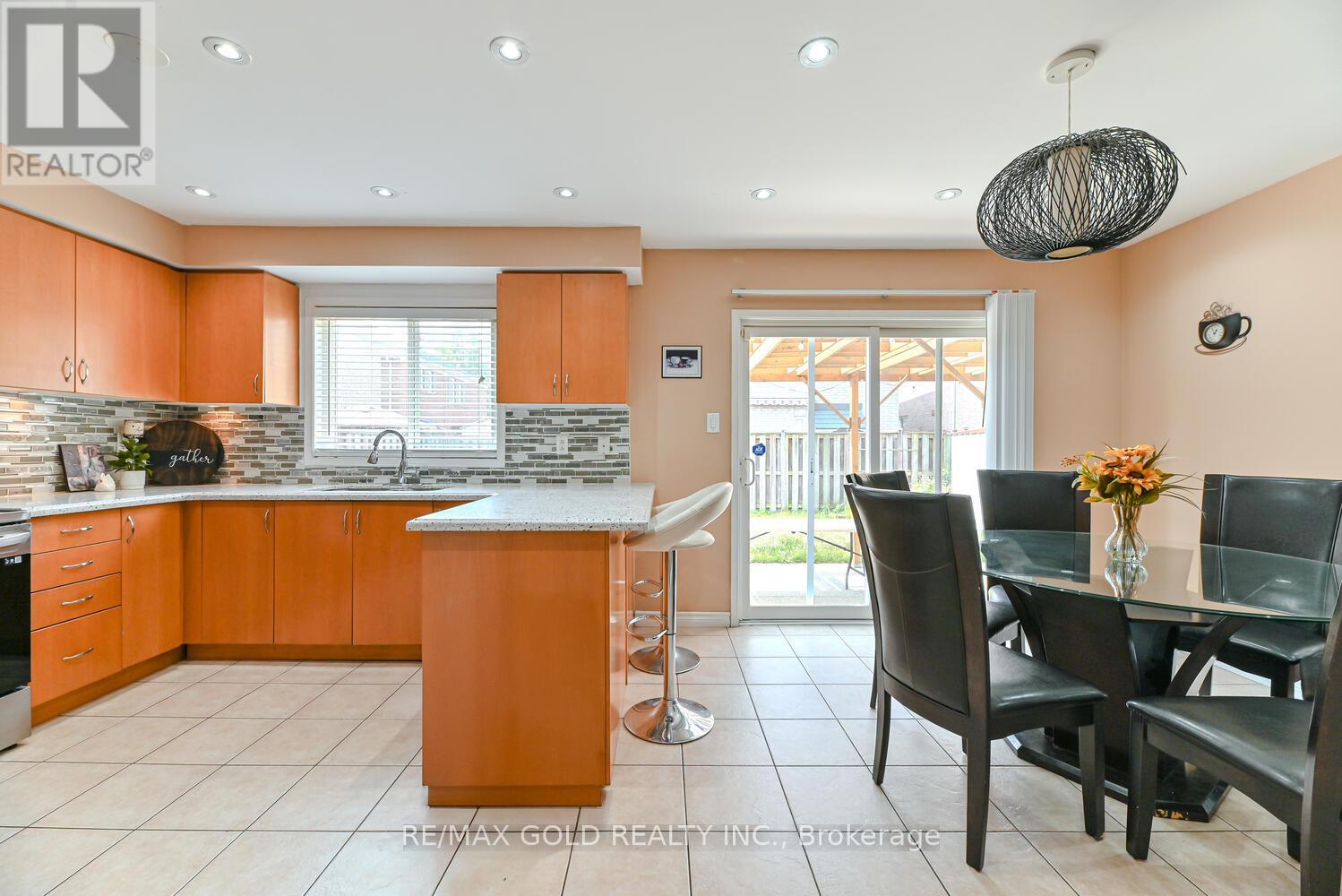 63 Hiberton Crescent, Brampton, Ontario  L7A 3C9 - Photo 8 - W12866722