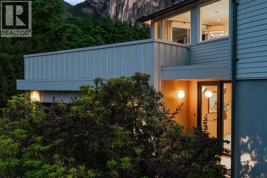 38243 Vista Crescent, Squamish, British Columbia  V8B 0B1 - Photo 35 - R3056277