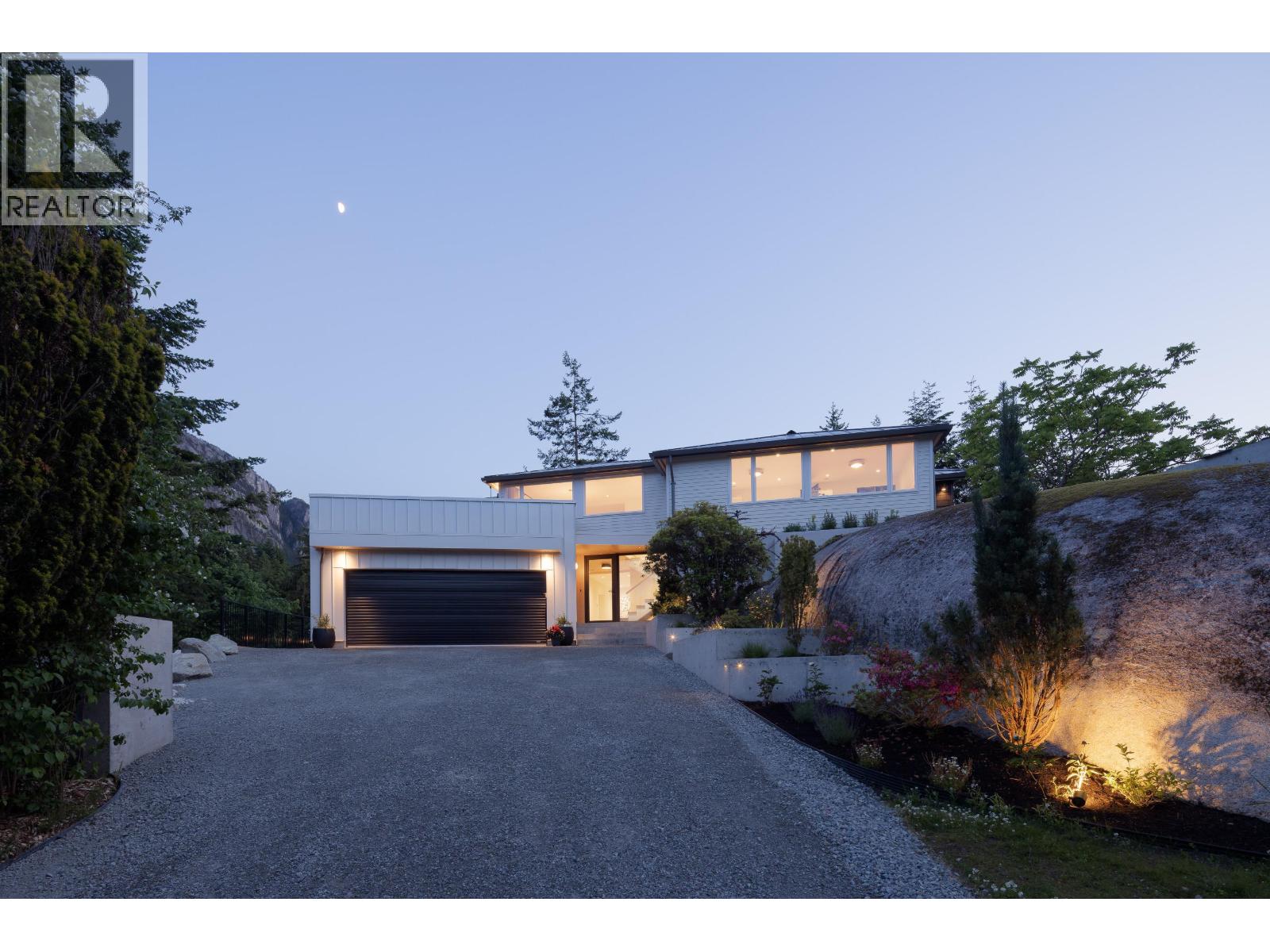 38243 Vista Crescent, Squamish, British Columbia  V8B 0B1 - Photo 4 - R3056277