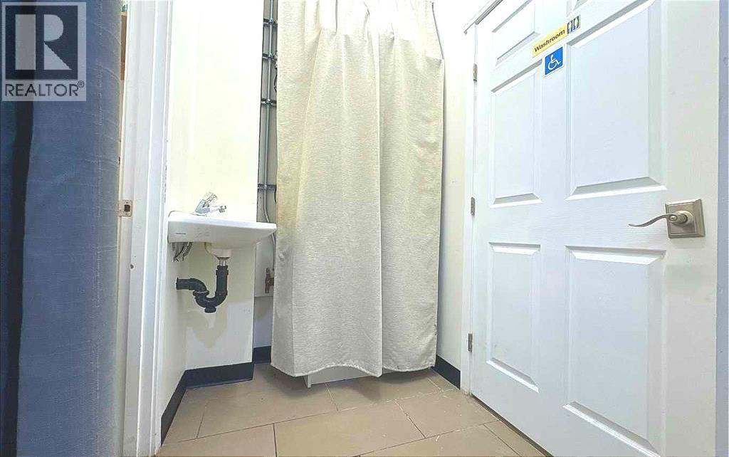 4500 Macleod Trail Sw, Calgary, Alberta  T2G 0A5 - Photo 9 - A2292217