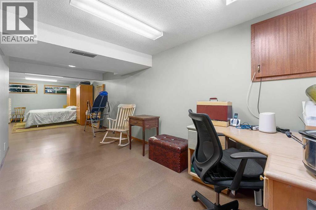 7 Bernard Court Nw, Calgary, Alberta  T3K 2B3 - Photo 38 - A2292638