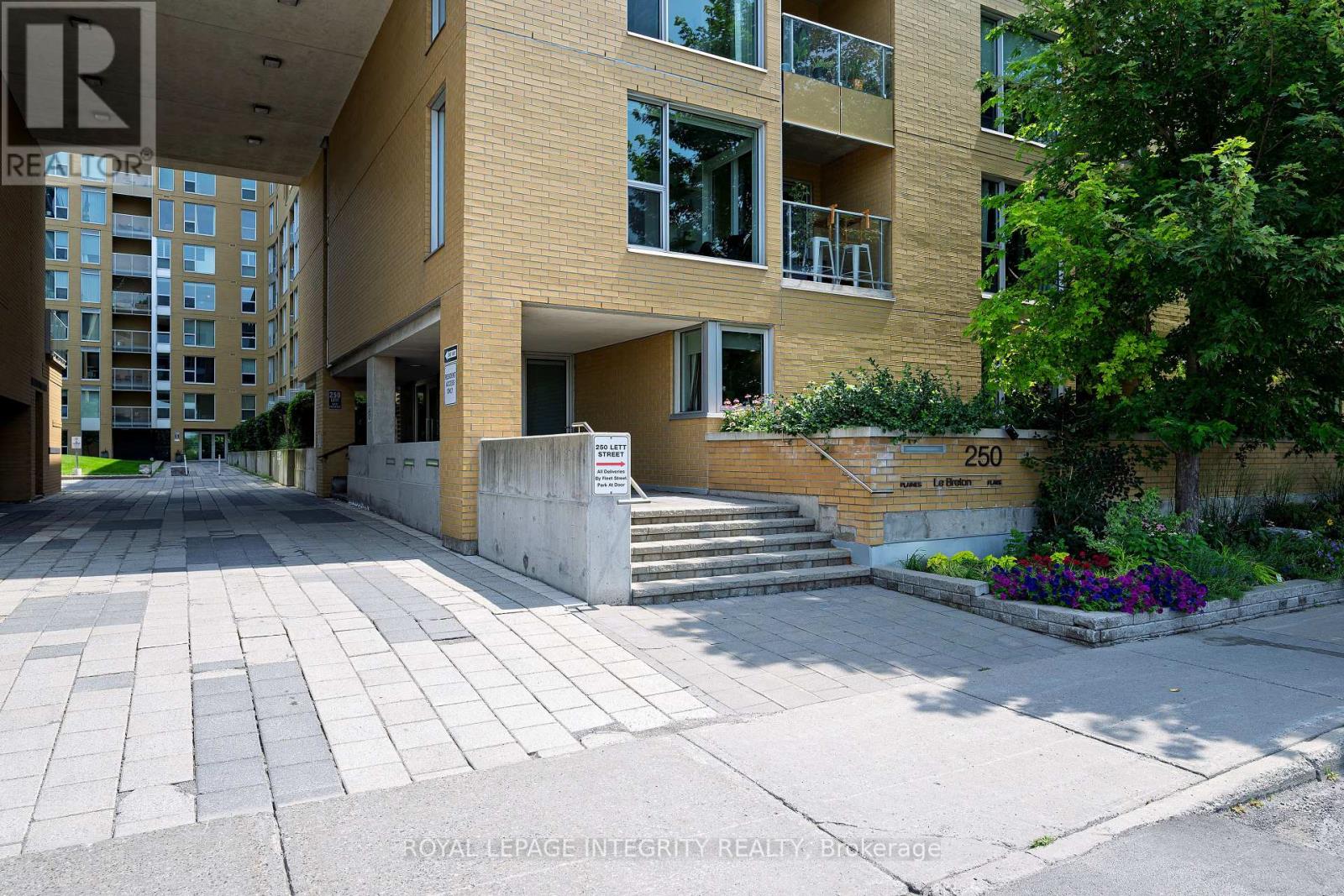206 - 250 Lett Street, Ottawa, Ontario  K1R 0A8 - Photo 3 - X12873520