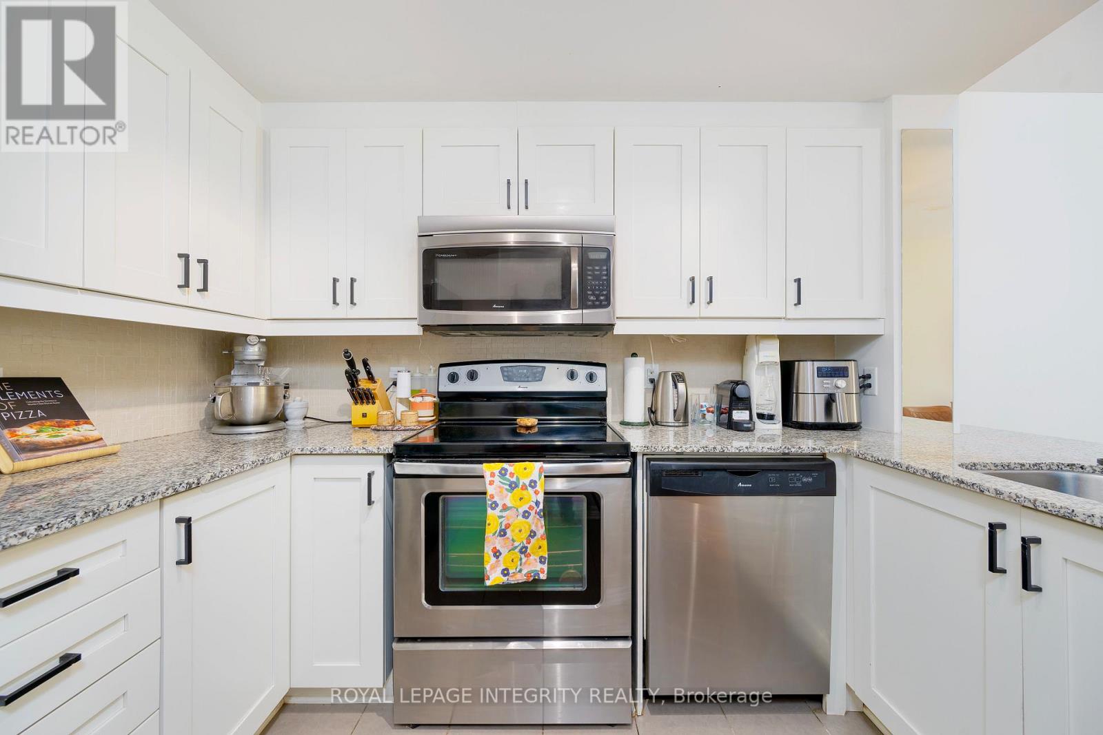 206 - 250 Lett Street, Ottawa, Ontario  K1R 0A8 - Photo 6 - X12873520