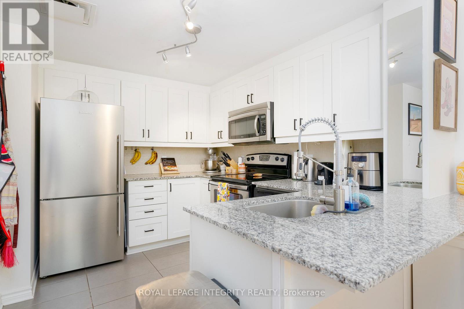 206 - 250 Lett Street, Ottawa, Ontario  K1R 0A8 - Photo 8 - X12873520