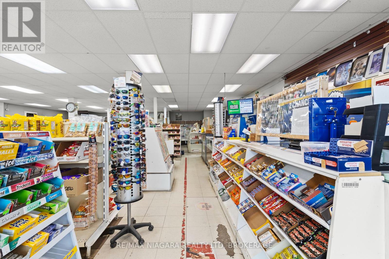 1530 Niagara Stone Road, Niagara-On-The-Lake, Ontario  L0S 1J0 - Photo 9 - X12873514