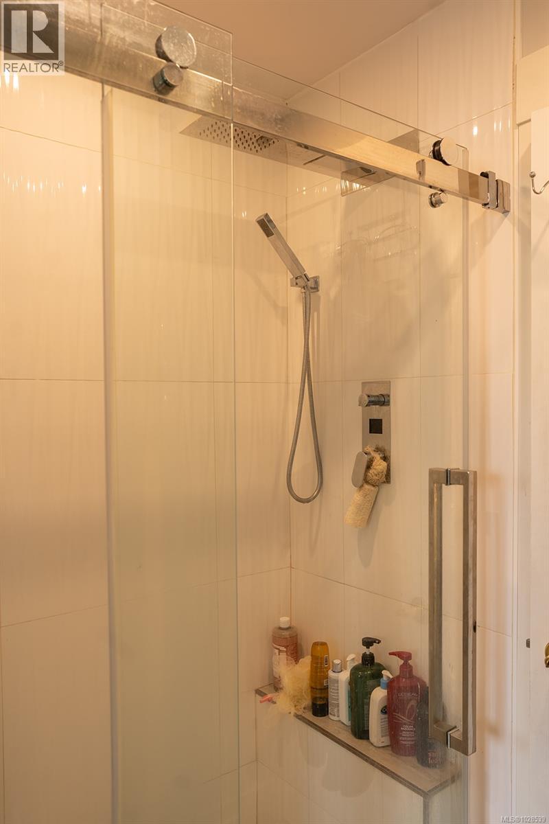 2508 Shakespeare St, Victoria, British Columbia  V8R 4G5 - Photo 23 - 1028539