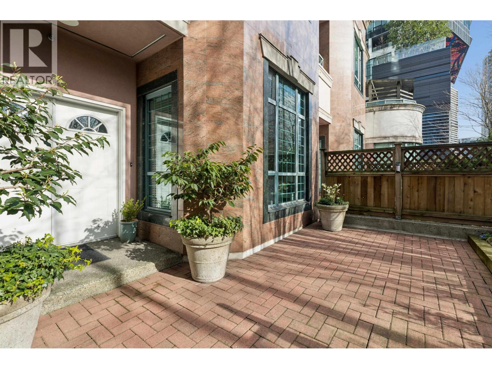 104 293 Smithe Street, Vancouver, British Columbia  V6B 5W4 - Photo 2 - R3098920