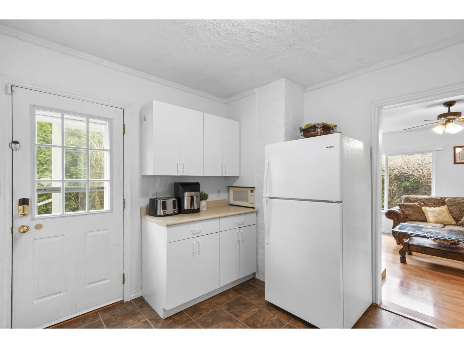 7566 Dunsmuir Street, Mission, British Columbia  V2V 4B4 - Photo 11 - R3098951