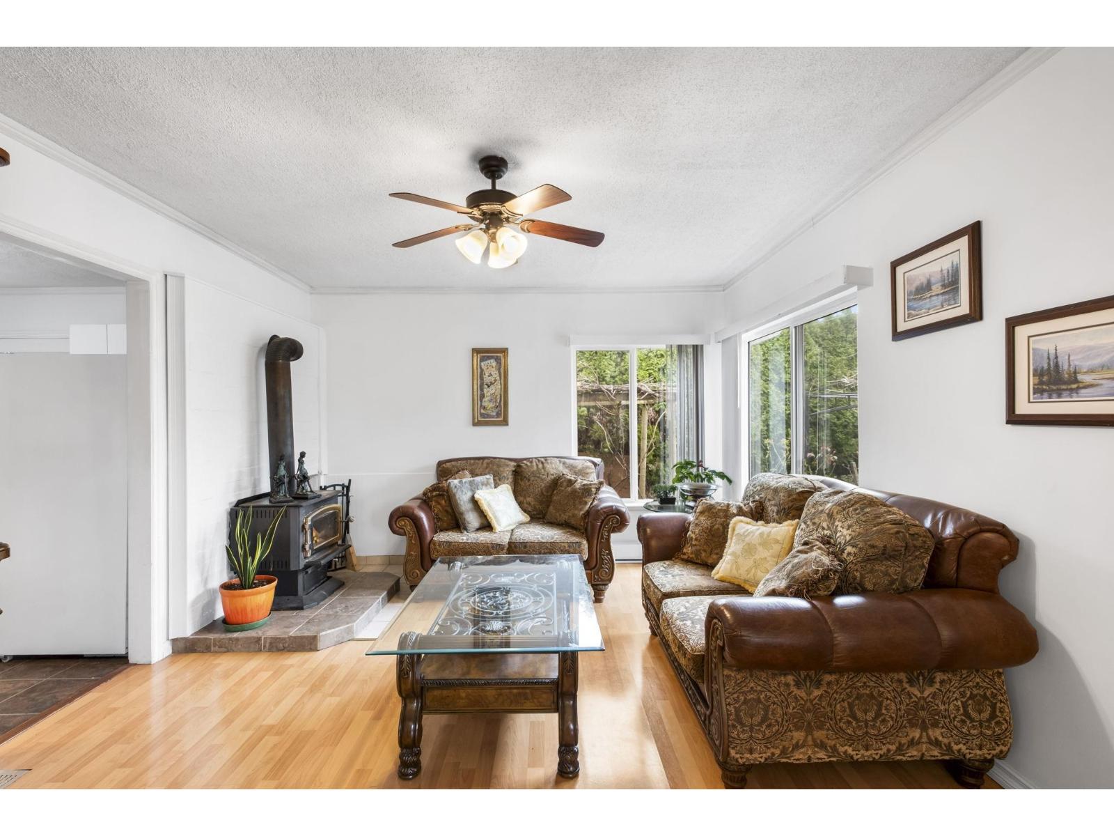 7566 Dunsmuir Street, Mission, British Columbia  V2V 4B4 - Photo 3 - R3098951