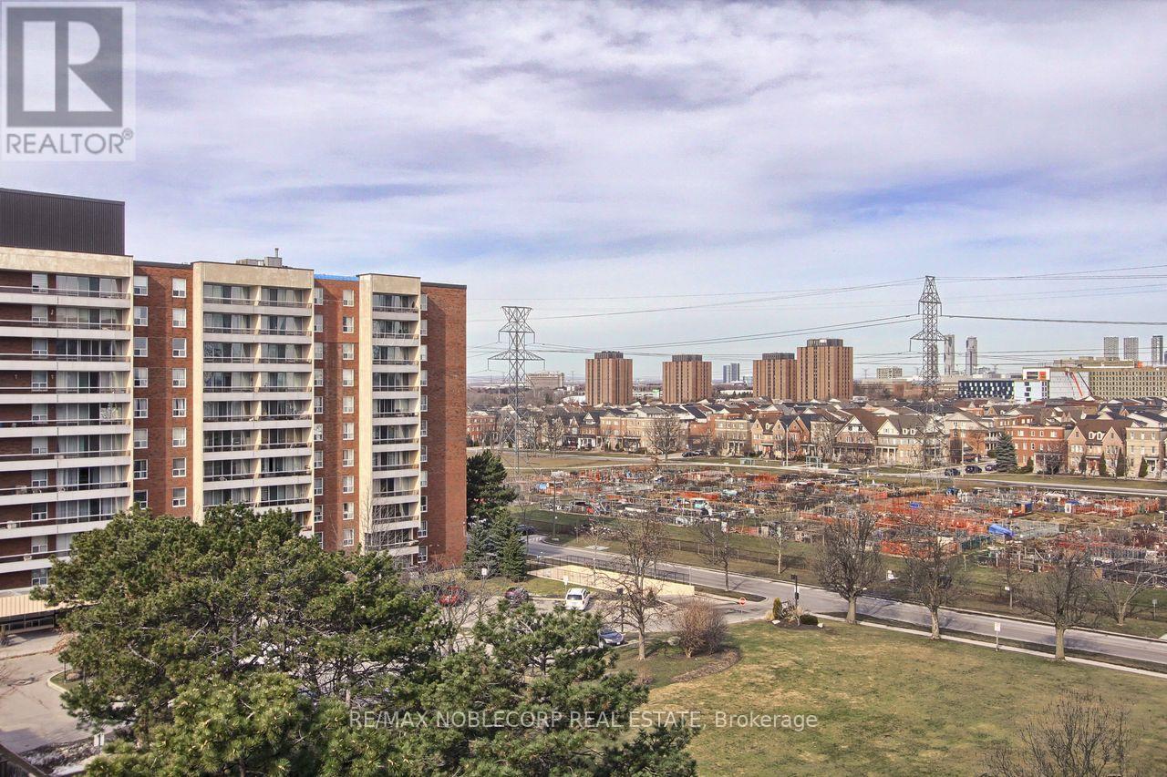 810 - 19 Four Winds Drive, Toronto, Ontario  M3J 2S9 - Photo 14 - W12867470