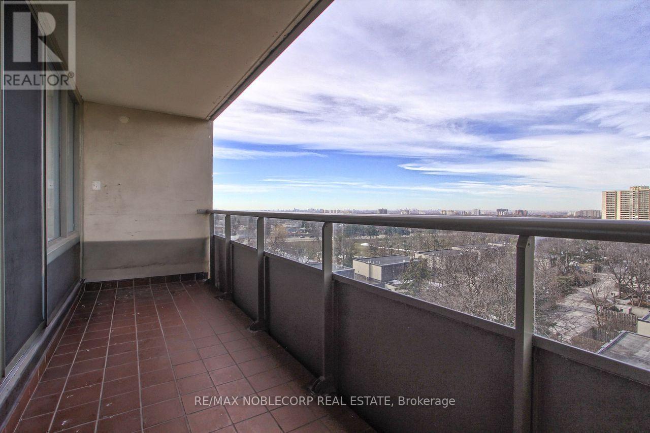 810 - 19 Four Winds Drive, Toronto, Ontario  M3J 2S9 - Photo 11 - W12867470