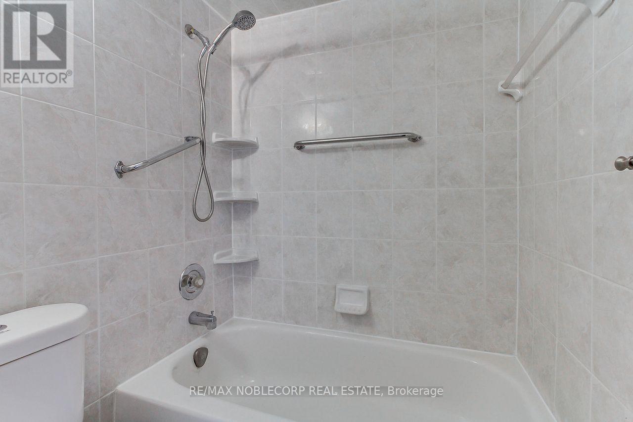 810 - 19 Four Winds Drive, Toronto, Ontario  M3J 2S9 - Photo 27 - W12867470