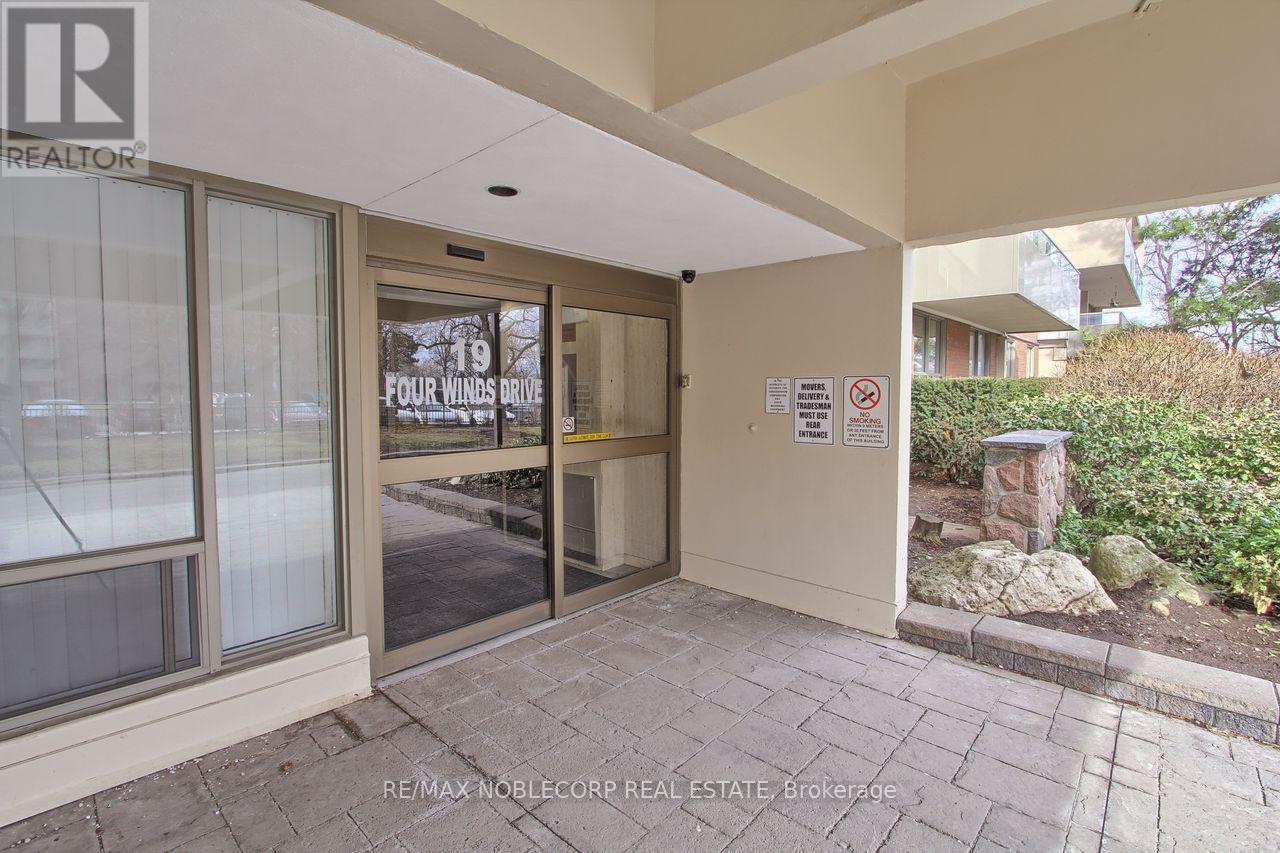 810 - 19 Four Winds Drive, Toronto, Ontario  M3J 2S9 - Photo 37 - W12867470