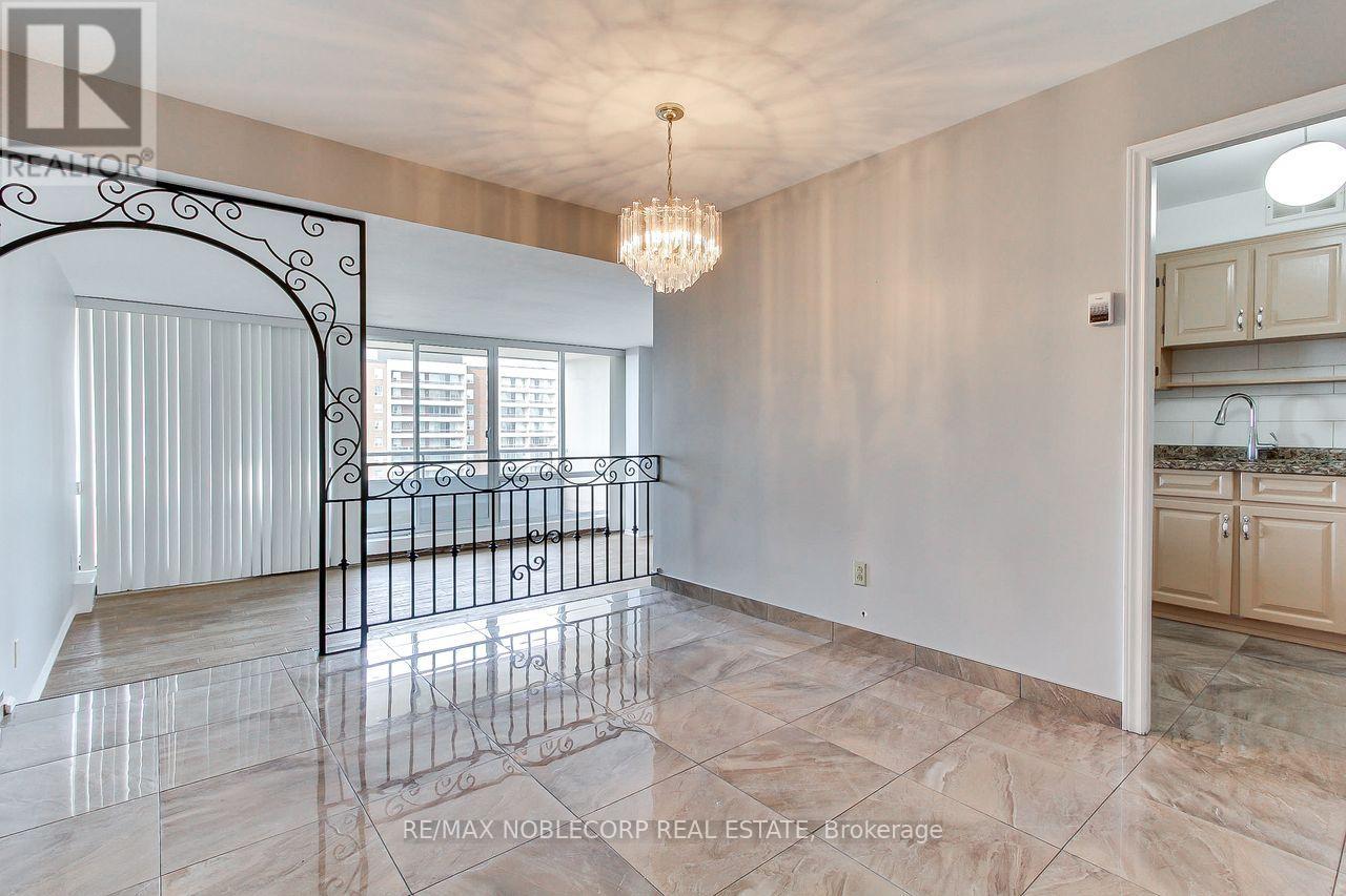 810 - 19 Four Winds Drive, Toronto, Ontario  M3J 2S9 - Photo 6 - W12867470