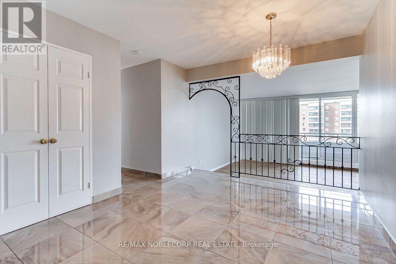 810 - 19 Four Winds Drive, Toronto, Ontario  M3J 2S9 - Photo 7 - W12867470