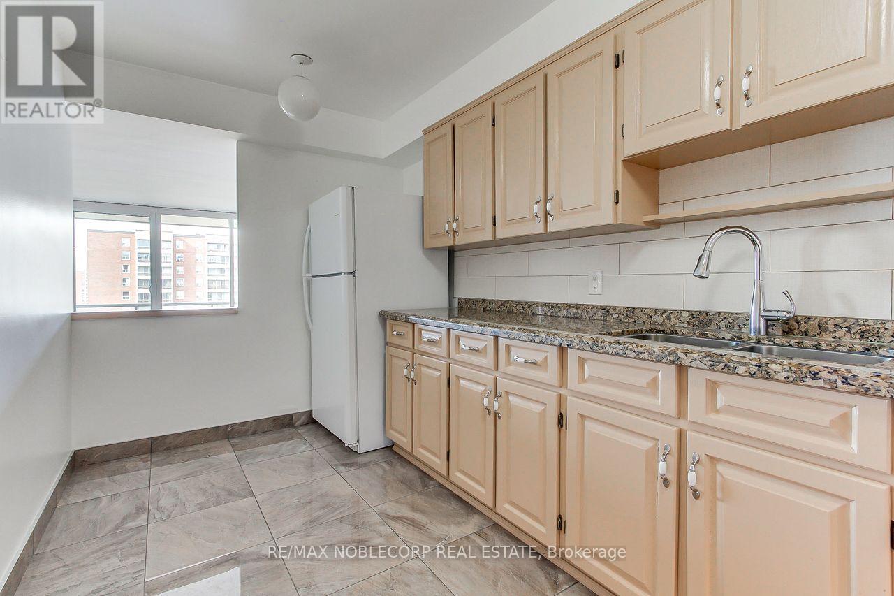 810 - 19 Four Winds Drive, Toronto, Ontario  M3J 2S9 - Photo 17 - W12867470