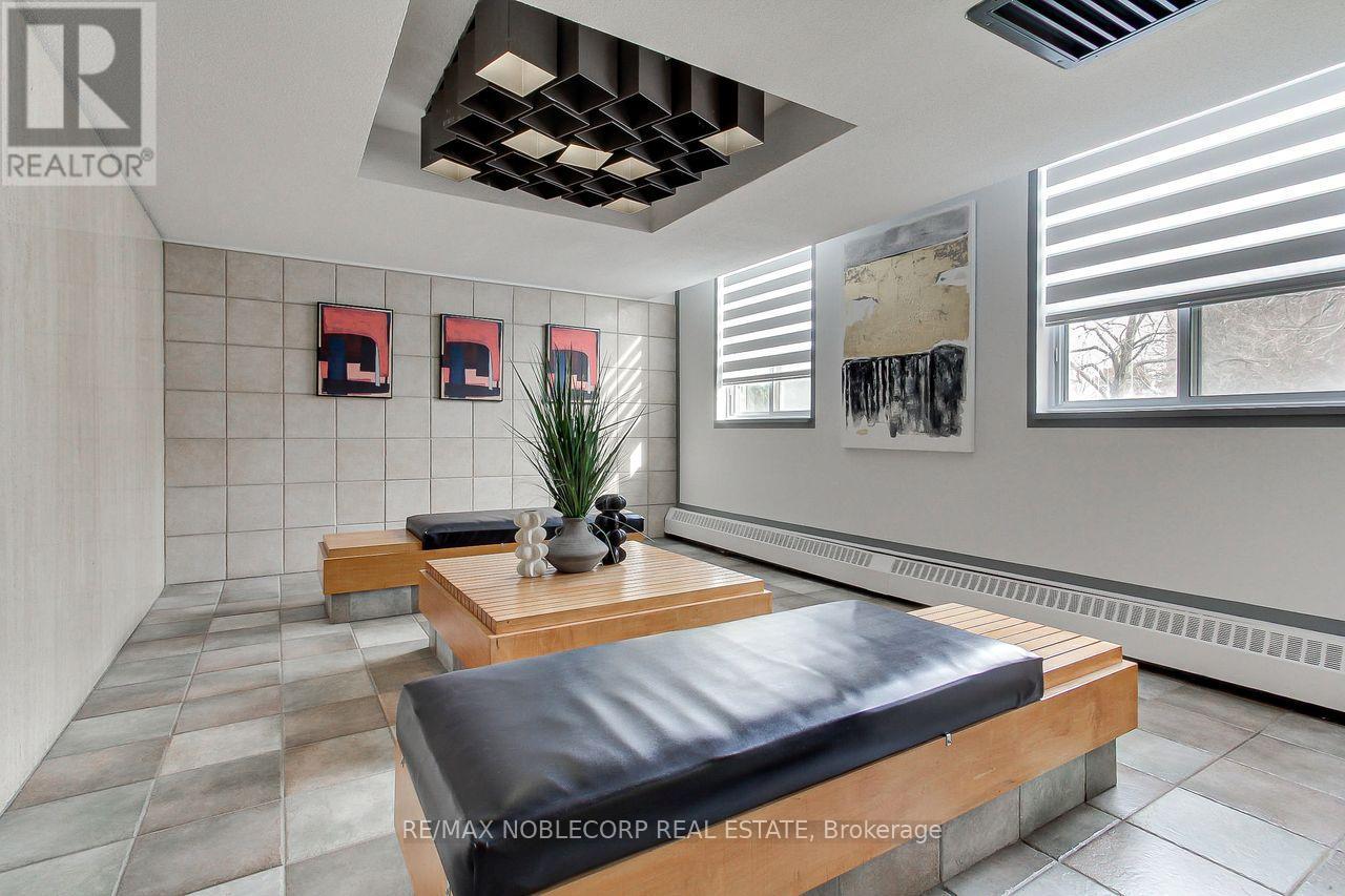 810 - 19 Four Winds Drive, Toronto, Ontario  M3J 2S9 - Photo 34 - W12867470