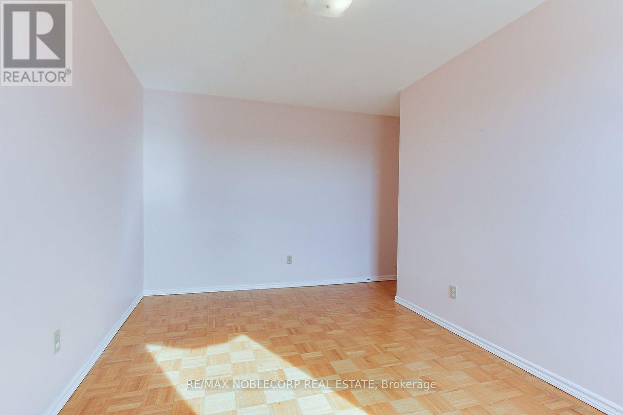 810 - 19 Four Winds Drive, Toronto, Ontario  M3J 2S9 - Photo 24 - W12867470