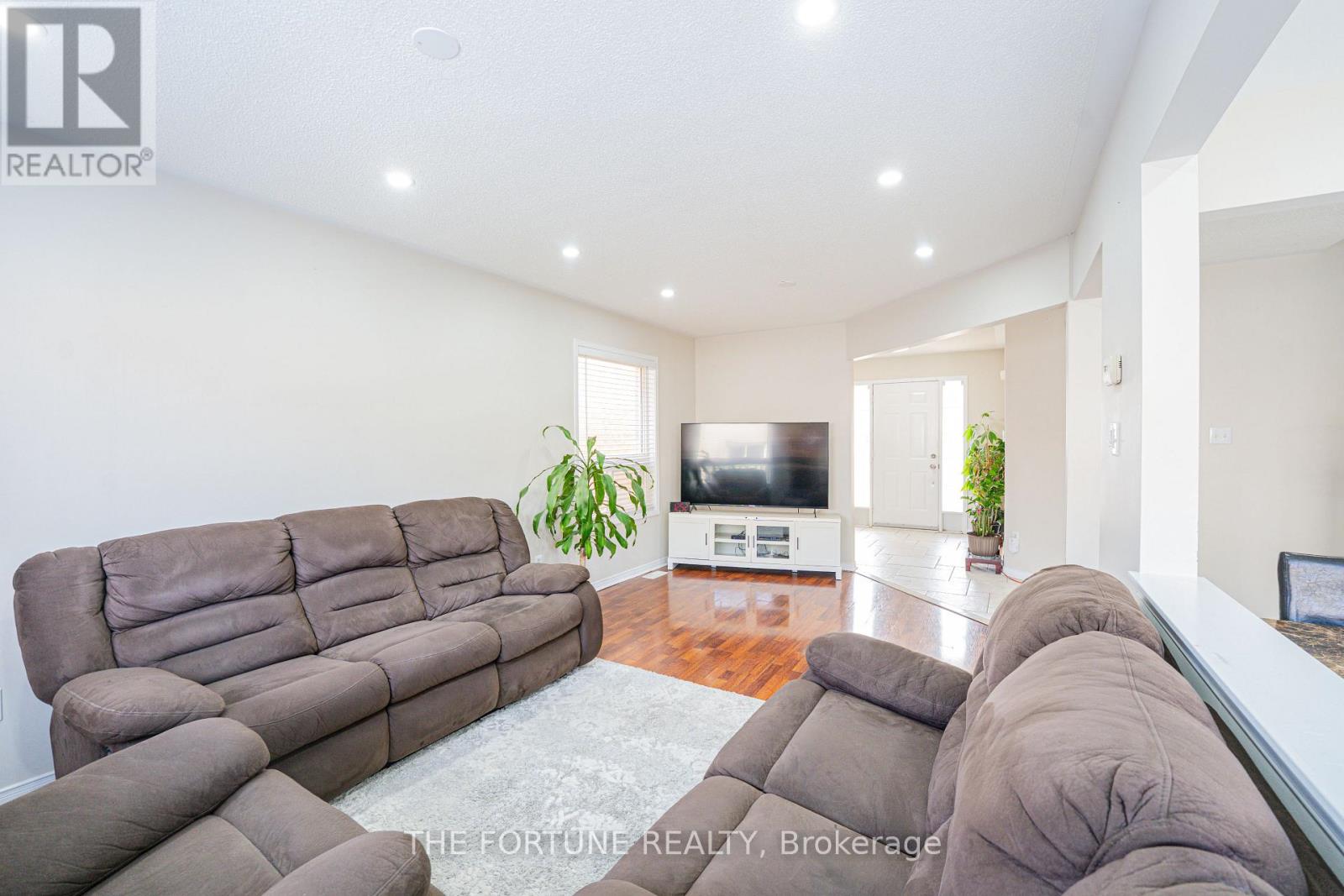 27 Hiberton Crescent, Brampton, Ontario  L7A 3E2 - Photo 11 - W12873576