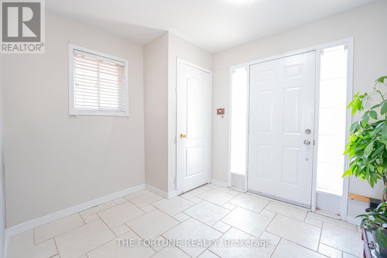 27 Hiberton Crescent, Brampton, Ontario  L7A 3E2 - Photo 7 - W12873576