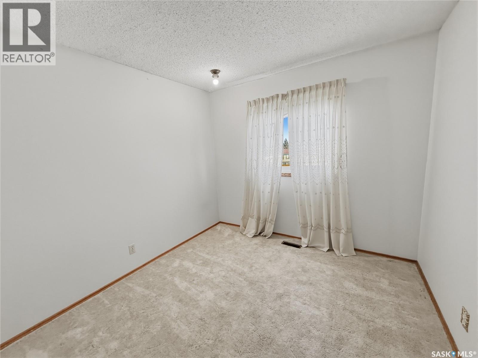 264 Hayes Drive, Swift Current, Saskatchewan  S9H 4H1 - Photo 13 - SK029901